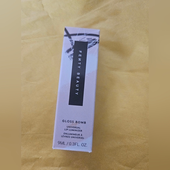 Fenty Beauty Gloss Bomb Universal Lip Luminizer - Sweet Mouth - Picture 3 of 4